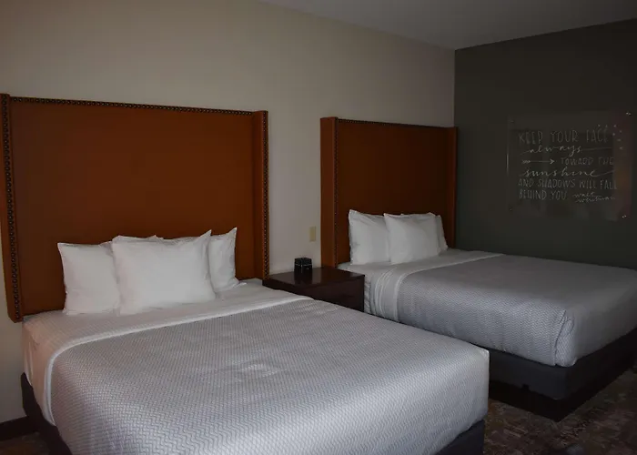 La Quinta By Wyndham East I-40 Hotel